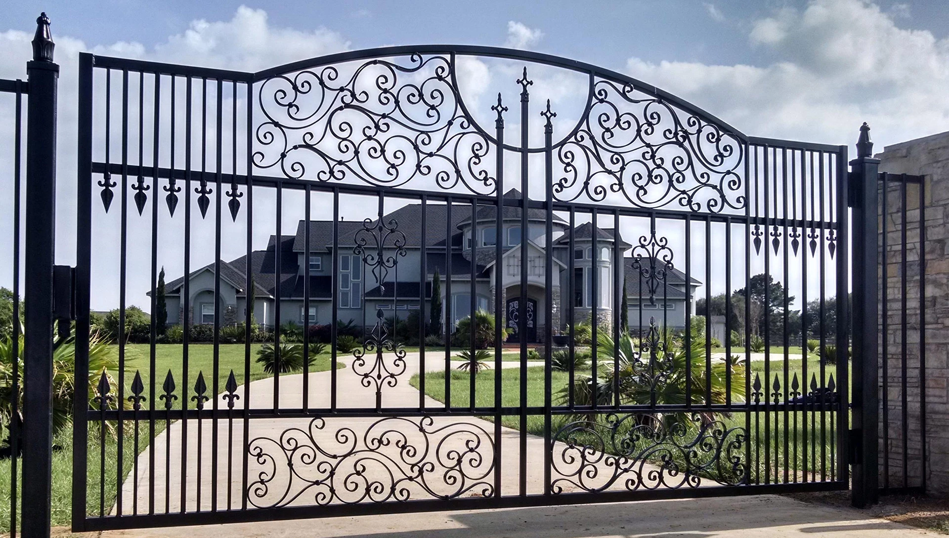 Alpha Gate & Door Co. bg